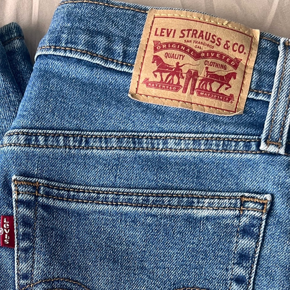 Levi's Classic Blue Jeans - Picture 7 of 16